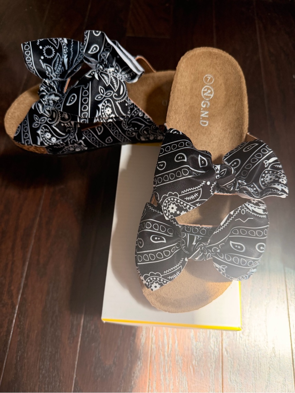 Women’s Black Paisley Bow Slide Sandals